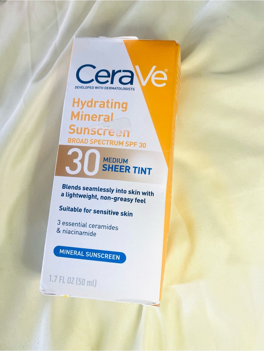 CeraVe Hydrating Mineral Sunscreen SPF 30 — Medium Sheer Tint (White & Yellow)